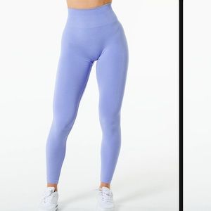 Alphalete Amplify leggings in digital violet